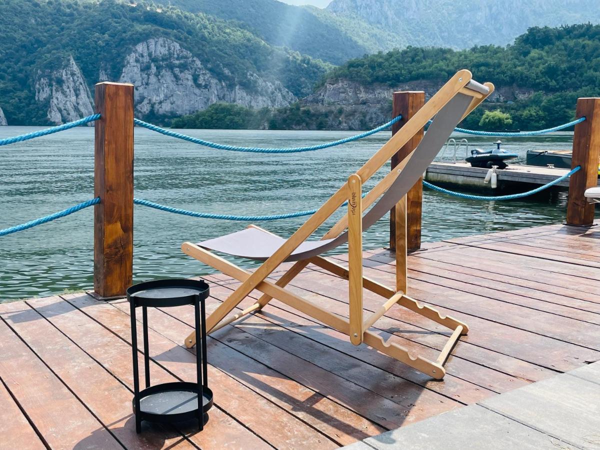Serenity Ieşelniţa Bagian luar foto
